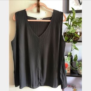 Reitmans Pleated sleeveless Black Top